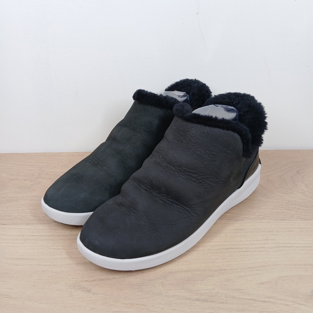 OluKai Malua Hulu Boot Women 9 Black Leather Sheep Fur Lining Slip On Ankle